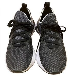 Women’s Nike React Infinity Run Flyknit Shoes, Size 7.